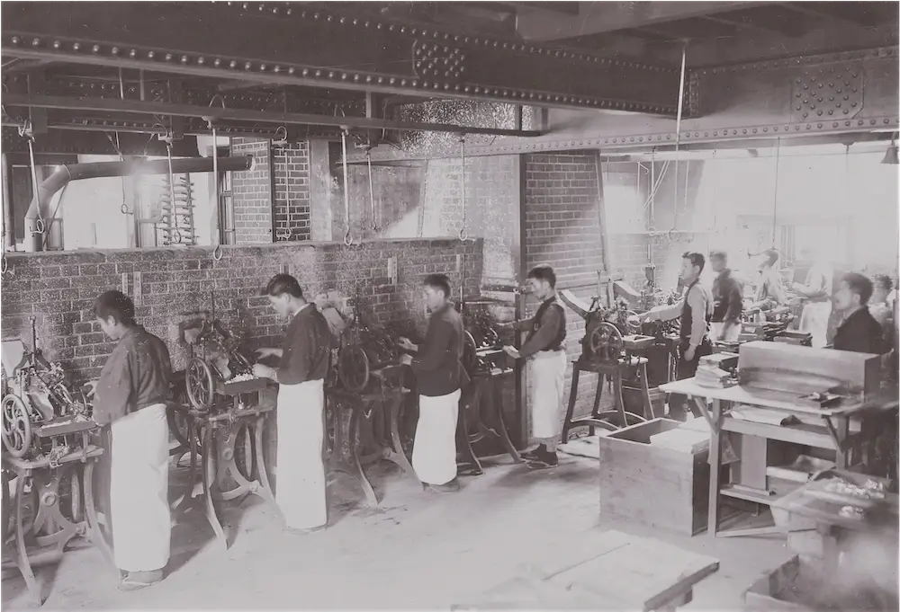 秀英舎の活字鋳造工場(1907年頃の製文堂。東京・銀座)