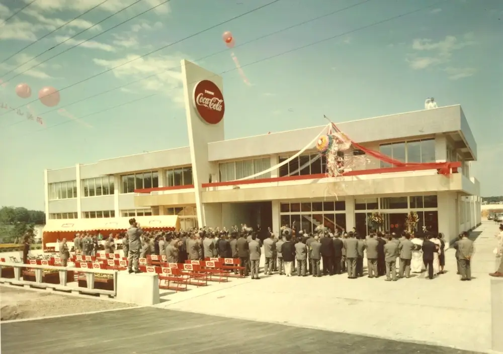 北海道コカ・コーラボトリング 本社工場開業