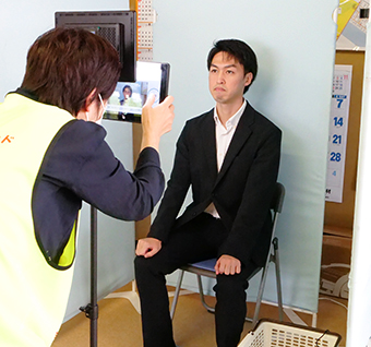 マイナ・アシスト®を活用した集会所の出張申請受付はその場でマイ