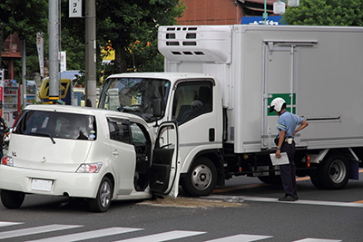 配送トラックの交通事故のイメージ