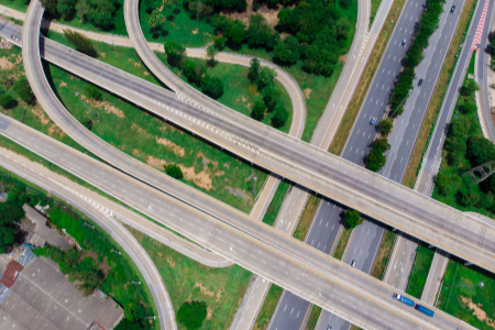 インフラを支える高速道路の写真