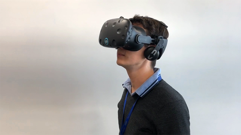 VR用のヘッドマウントディスプレイを組み合わせた利用イメージ