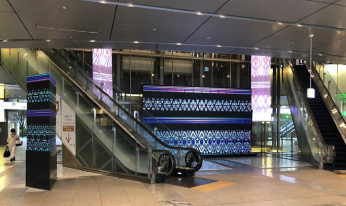 JR博多駅に導入した大型LEDビジョンの事例