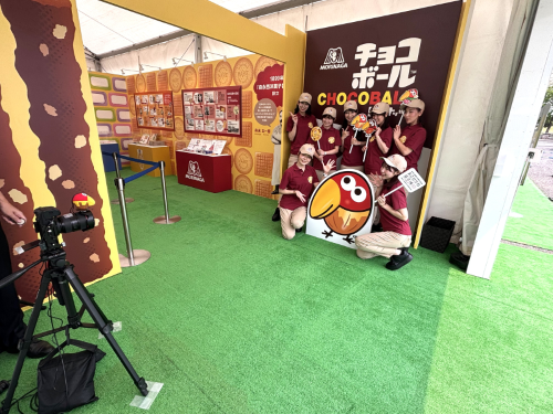 「あさひかわ菓子博2025」森永製菓株式会社さま展示ブースでの撮影の様子