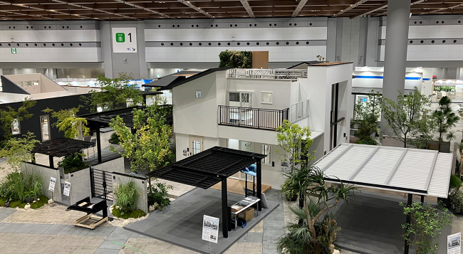 東京ビッグサイト南ホール1と2を1社で使用して開催されたYKK AP初の単独プライベートショー『YKK APフェア』の会場風景