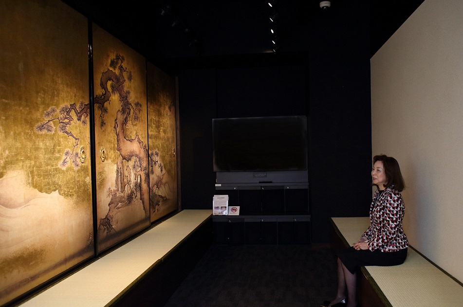 DNP京都太秦文化遺産ギャラリーで仙人図を見る森田先生