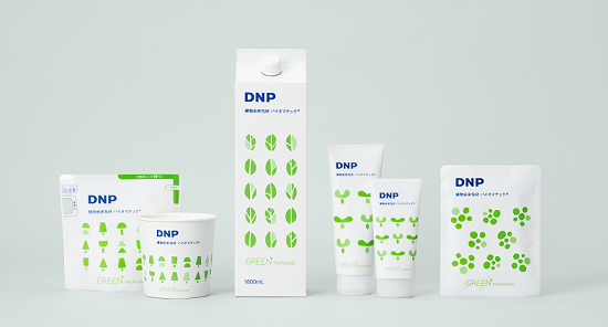 DNP植物由来包材 バイオマテックのパッケージシリーズが並ぶ