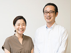 CSR・環境部 CSRグループリーダーの佐藤 淳とCSR・環境部 CSRグループの福地 寿江の写真